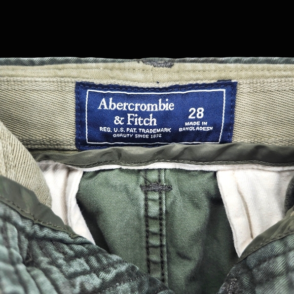 ABERCROMBIE & FITCH Camo Cargo Shorts- 28 - Picture 4 of 4
